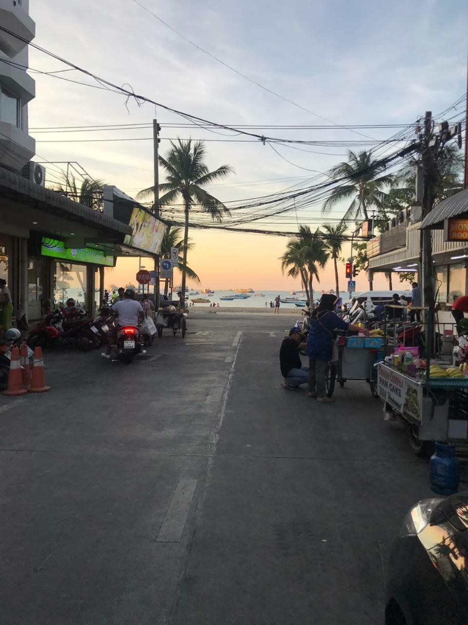 Encore Sea View Pattaya Exteriör bild